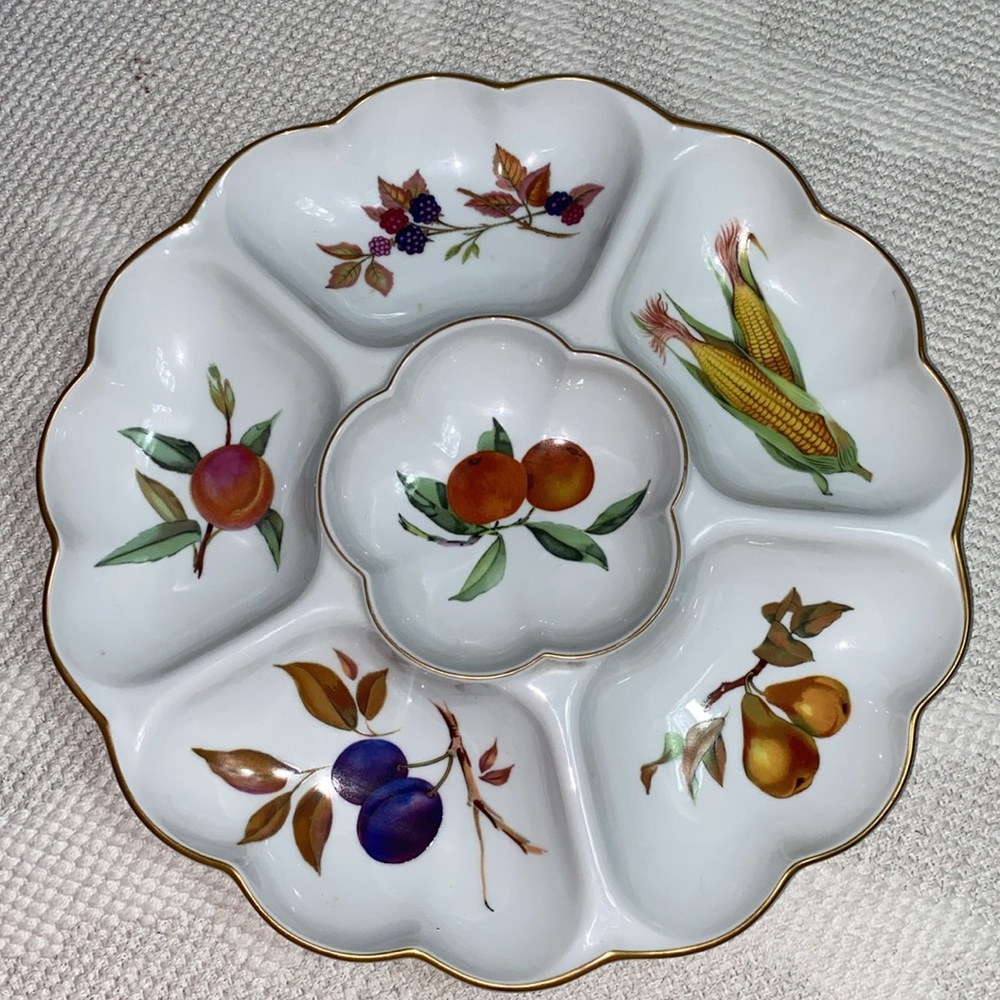 Royal Worcester Evesham White and Orange Serveware Collection Gold Trim
